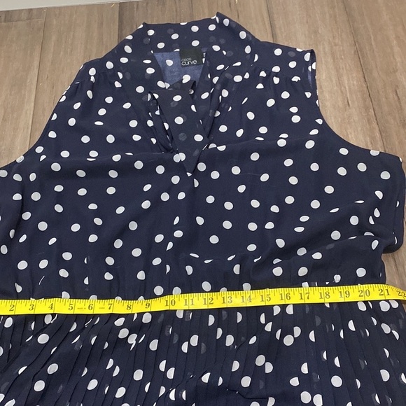 ASOS curve polka dot pleated sleeveless dress navy white - Picture 6 of 11